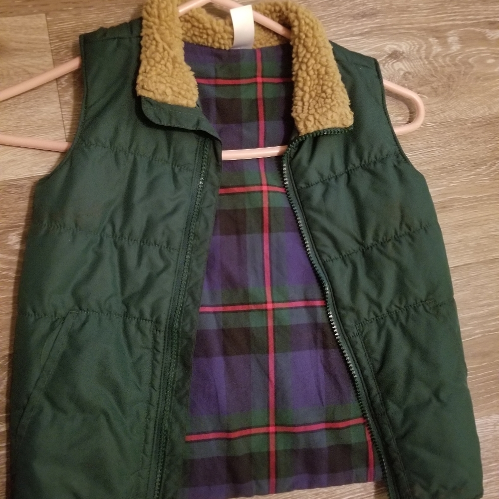 Carter's Size 5 Green vest